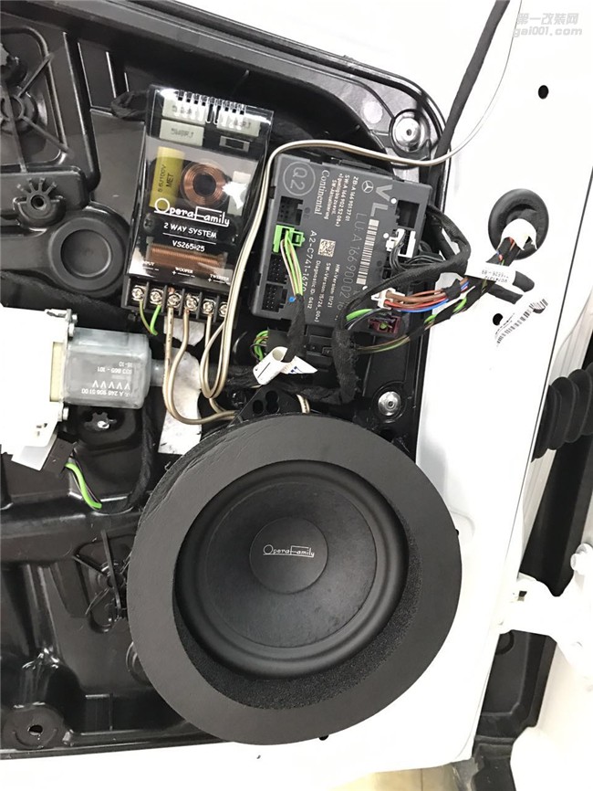 清遠(yuǎn)汽車(chē)音響改裝——奔馳GLA音響改裝歌劇世家VS265套裝喇叭