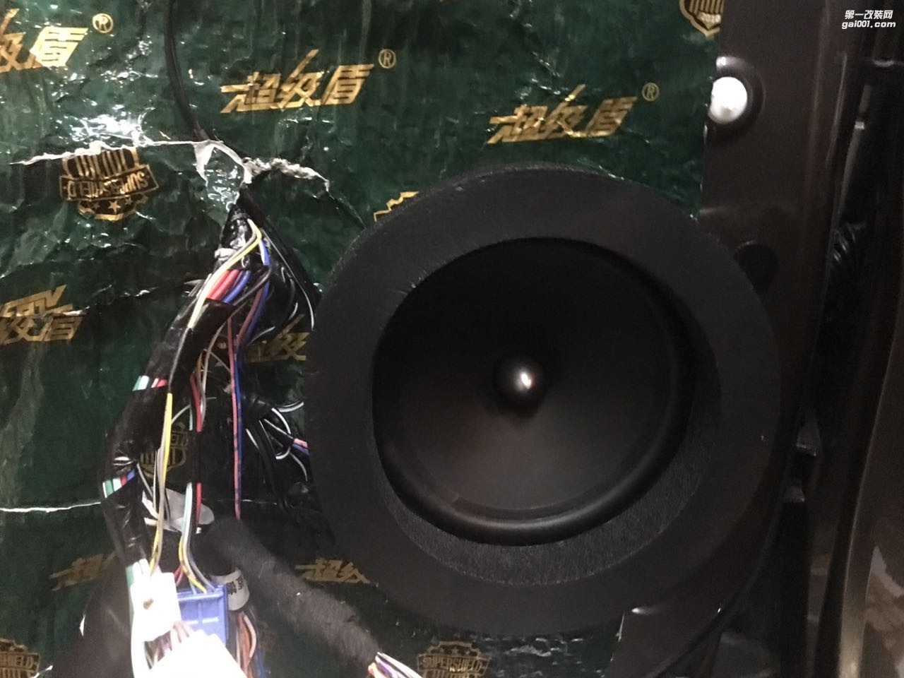 汕頭市星悅汽車音響改裝三菱歐藍(lán)德升級(jí)大能隔音改裝法國(guó)勁浪美國(guó)CDT低音炮這樣的音質(zhì)效果你還在猶豫什么呢