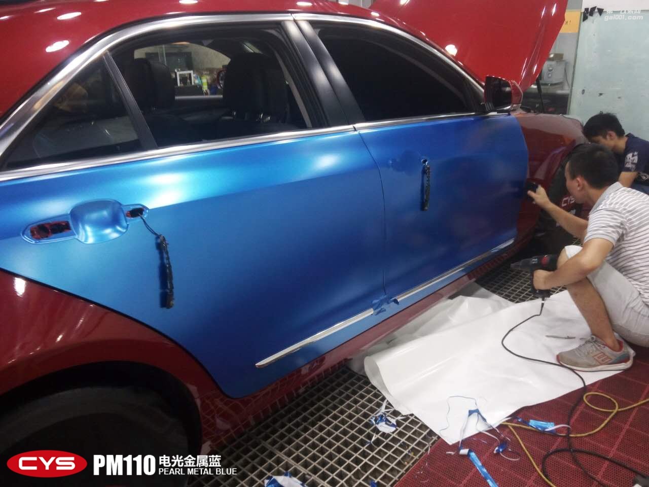 四川成都車衣裳凱迪拉克ATS電光系列電光藍(lán)PM110車身改色貼膜