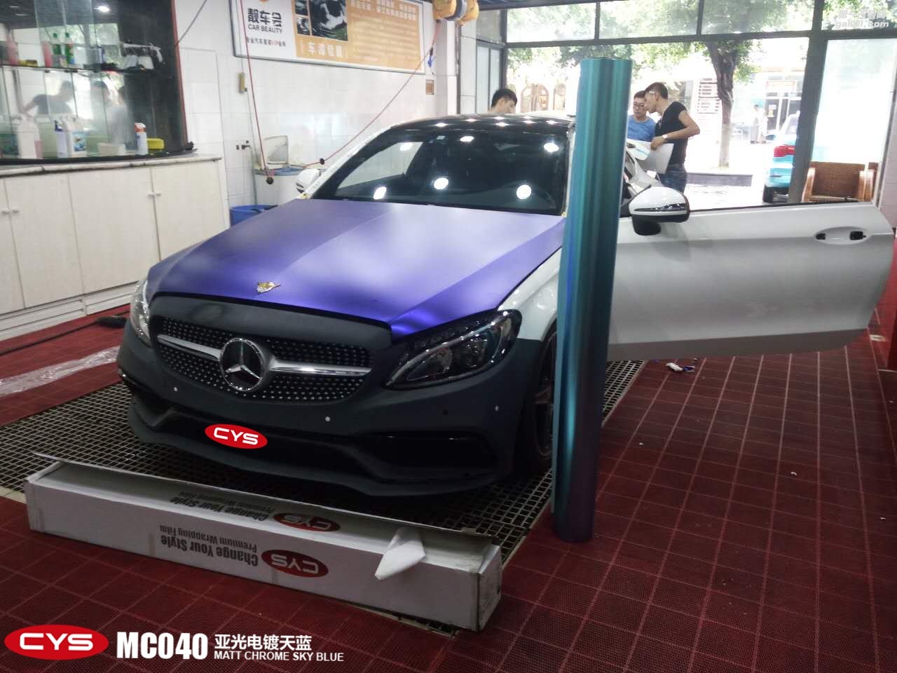 四川成都車衣裳奔馳C200亞光電鍍天藍(lán)MC040汽車改色貼膜
