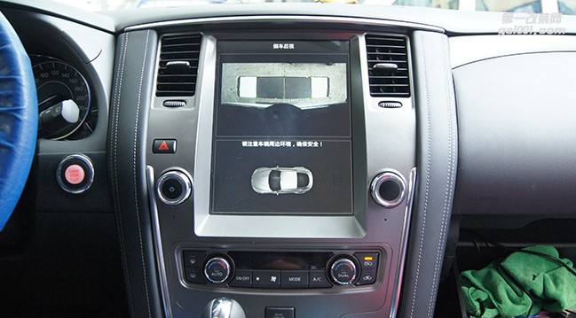 日產(chǎn)途樂尾燈+岔氣燈+大屏機(jī)+道可視全景+電動尾門改裝—成都威威車改