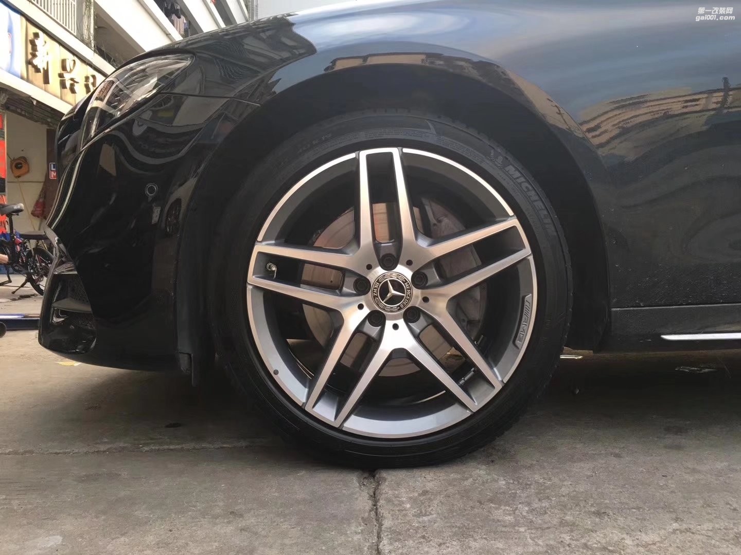 奔馳 ，換 原裝 19寸 AMG 完工！