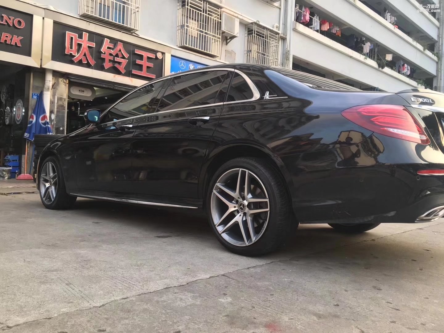 奔馳 ，換 原裝 19寸 AMG 完工！