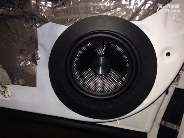 清遠(yuǎn)汽車音響改裝——傳祺GS8音響改裝佛倫詩FS260套裝喇叭