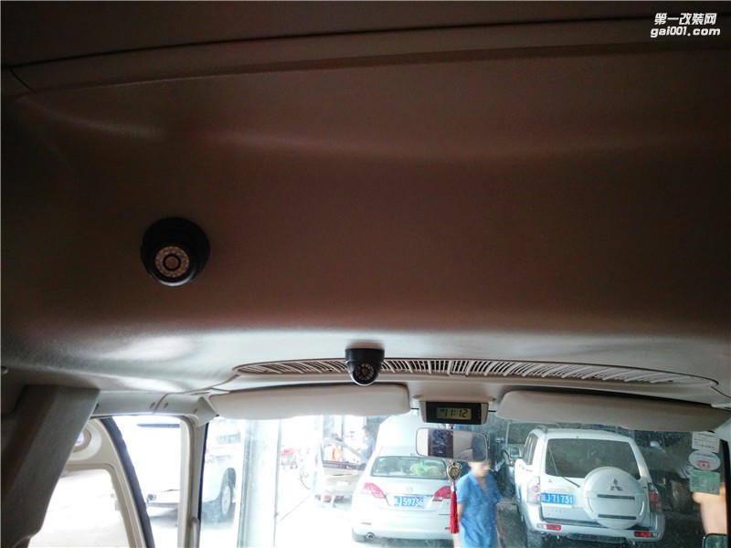考斯特內(nèi)飾改裝-西安漢楓房車商務(wù)車改裝基地