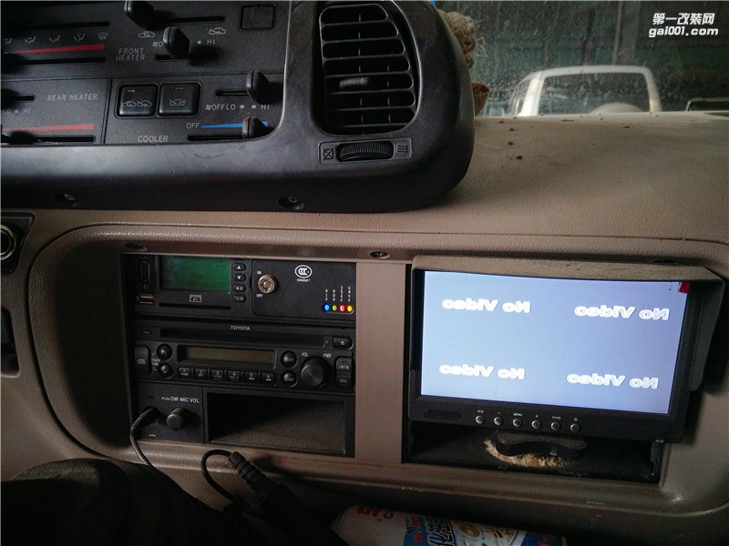 考斯特內(nèi)飾改裝-西安漢楓房車商務(wù)車改裝基地