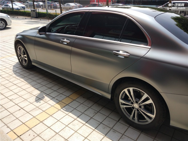 武漢汽車改色奔馳C200車衣裳電光鈦灰改色施工案例-武漢四季貼膜出品