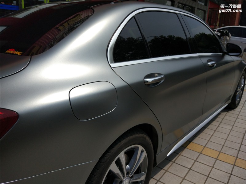 武漢汽車改色奔馳C200車衣裳電光鈦灰改色施工案例-武漢四季貼膜出品
