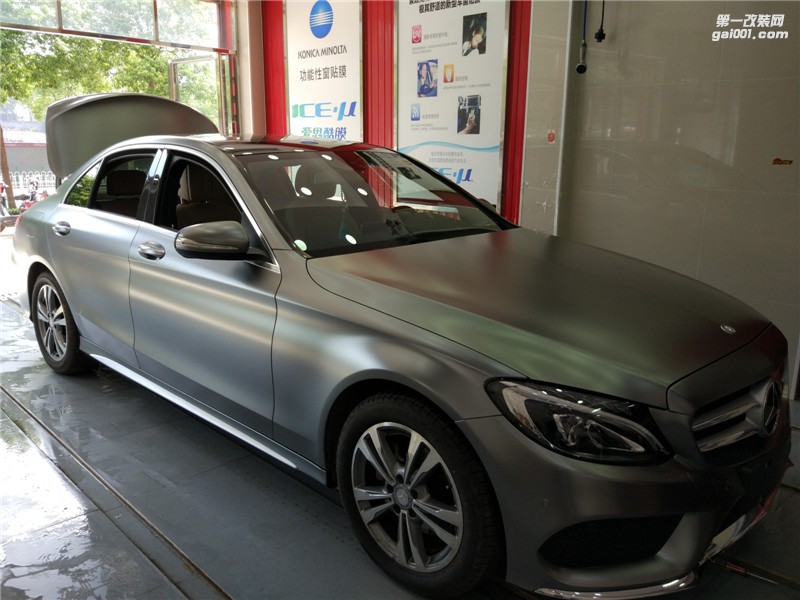 武漢汽車改色奔馳C200車衣裳電光鈦灰改色施工案例-武漢四季貼膜出品