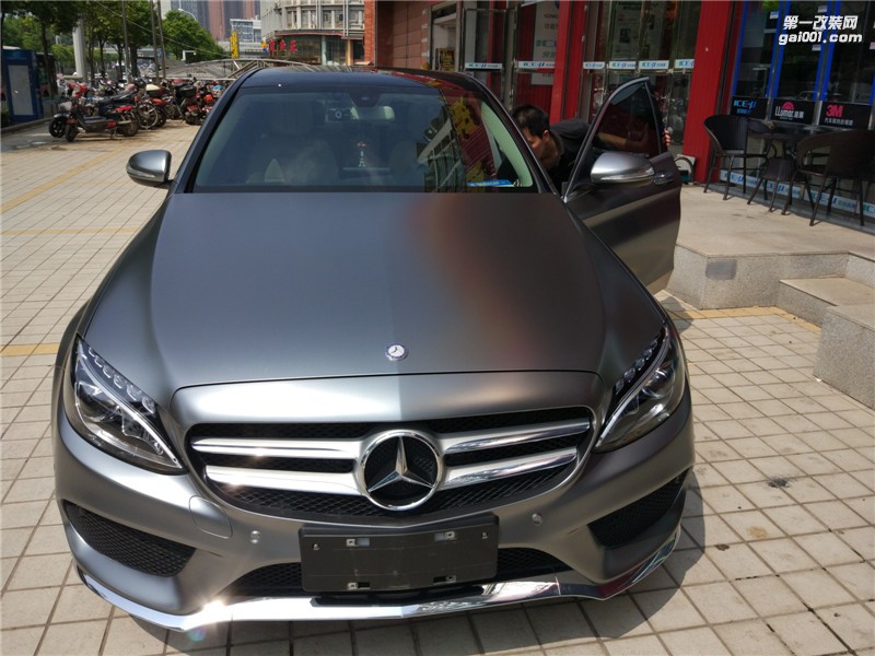 武漢汽車改色奔馳C200車衣裳電光鈦灰改色施工案例-武漢四季貼膜出品