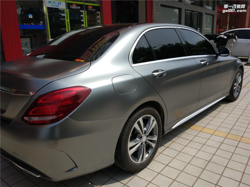 武漢汽車改色奔馳C200車衣裳電光鈦灰改色施工案例-武漢四季貼膜出品