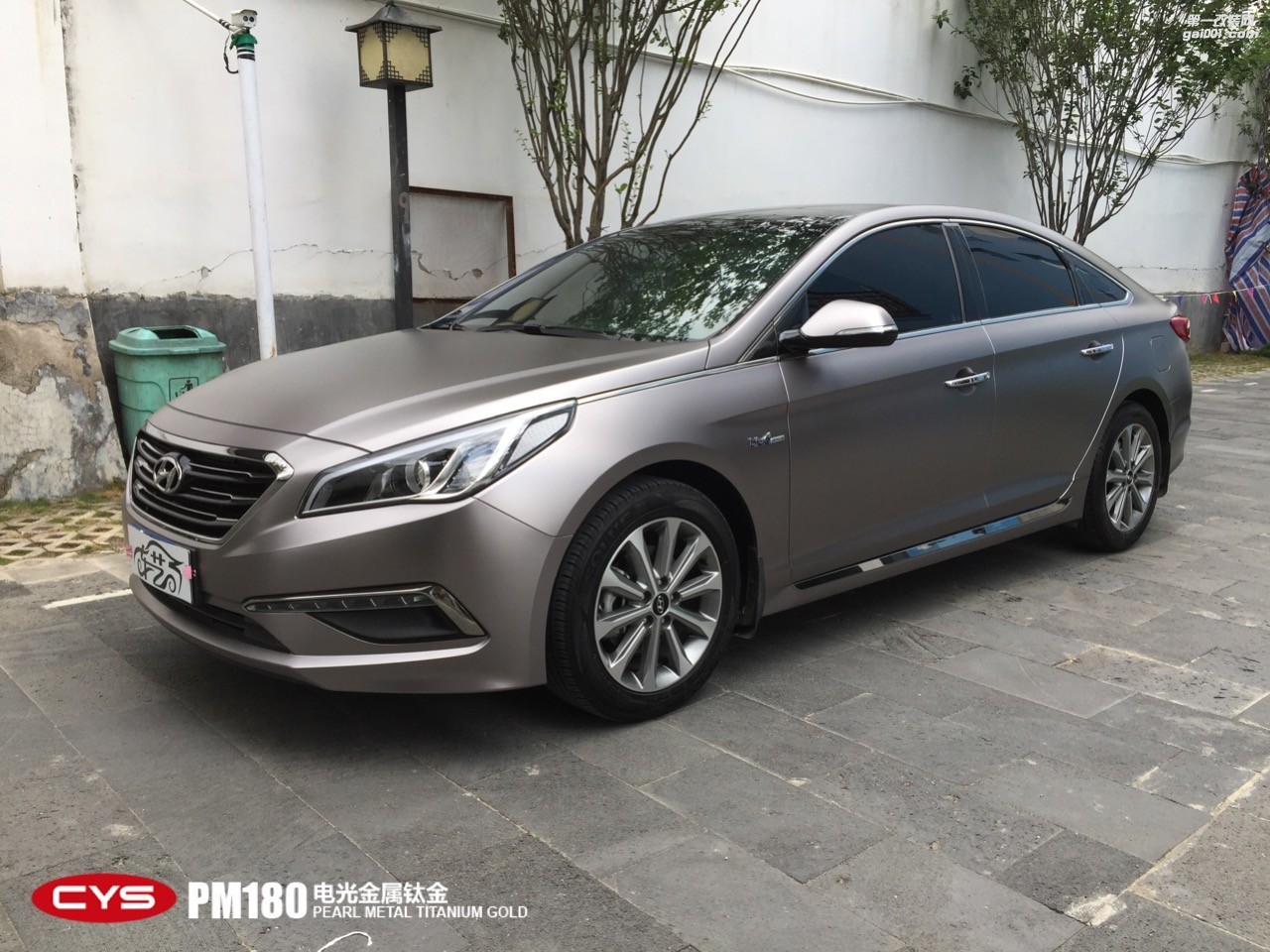 四川成都車衣裳現(xiàn)代索納塔9電光金屬鈦金PM180車身改色貼膜