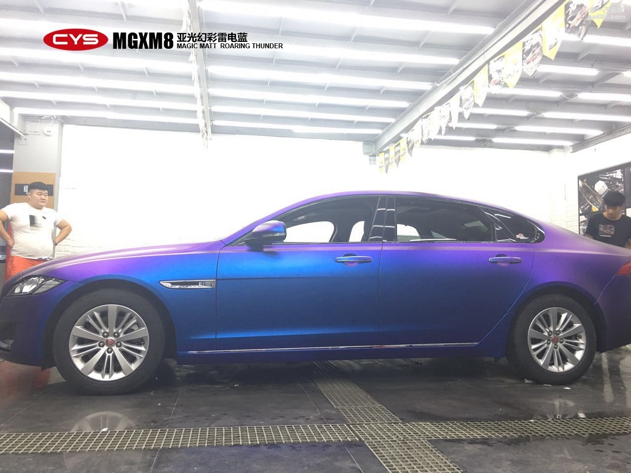 成都青羊車衣裳捷豹XFL亞光幻彩雷電藍車身改色貼膜