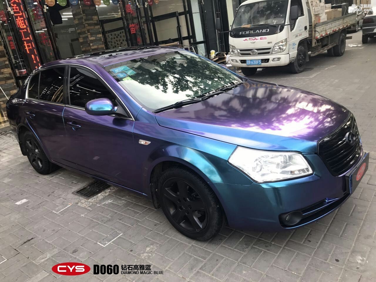 成都青羊車衣裳奔騰B70鉆石高雅藍(lán)D060車身改色貼膜