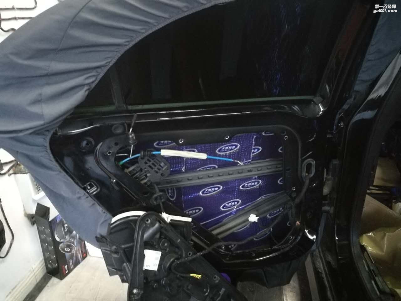 汕頭哪里汽車隔音施工最專業(yè)奔馳A180全車大能隔音汕頭市星悅汽車音響改裝解決車內噪音路噪胎噪問題