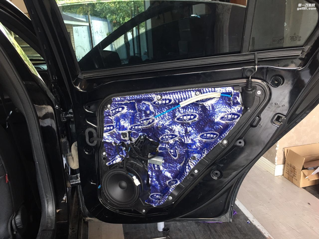 汕頭哪里汽車隔音施工最專業(yè)奔馳A180全車大能隔音汕頭市星悅汽車音響改裝解決車內噪音路噪胎噪問題