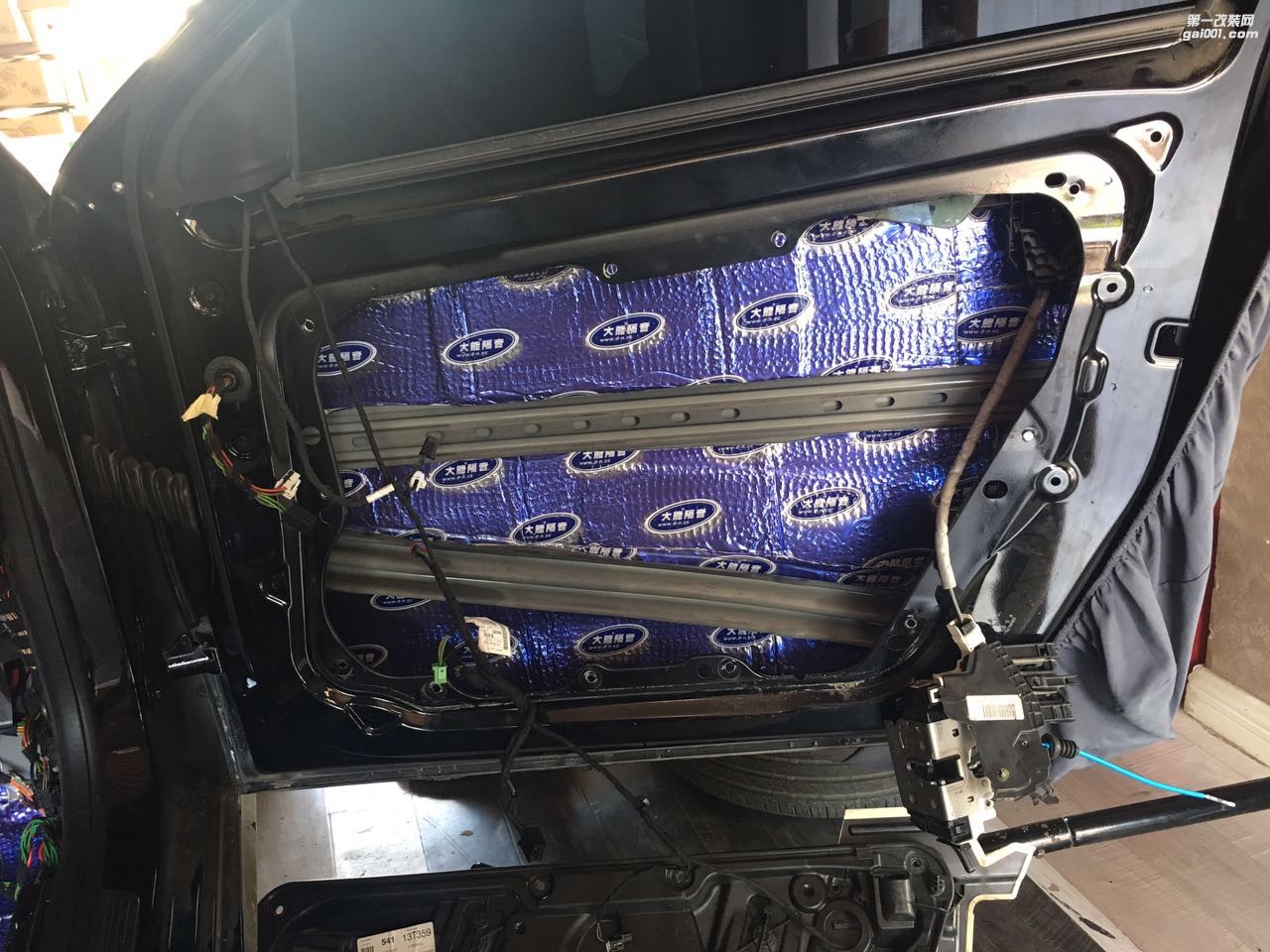 汕頭哪里汽車隔音施工最專業(yè)奔馳A180全車大能隔音汕頭市星悅汽車音響改裝解決車內噪音路噪胎噪問題