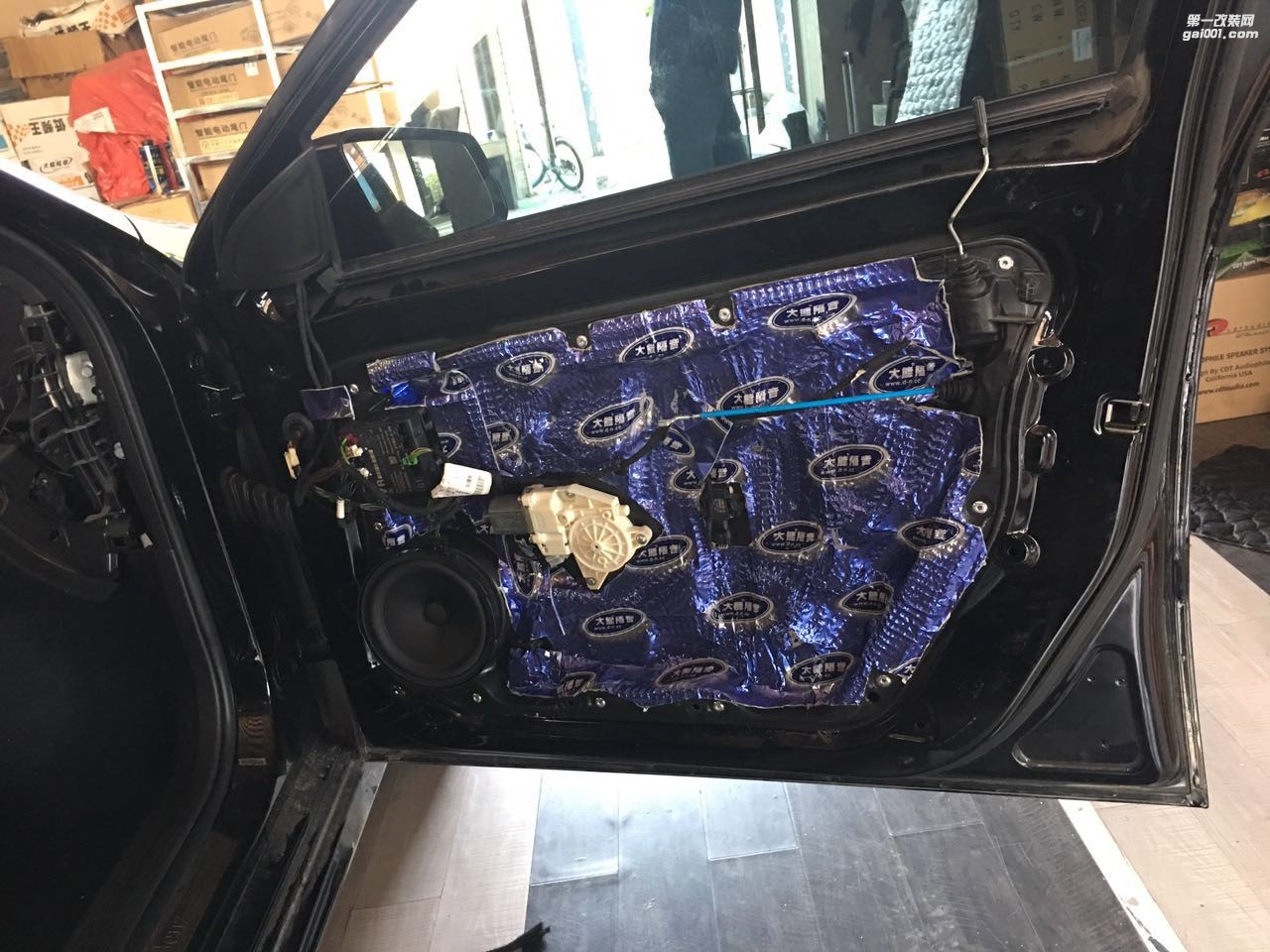 汕頭哪里汽車隔音施工最專業(yè)奔馳A180全車大能隔音汕頭市星悅汽車音響改裝解決車內噪音路噪胎噪問題