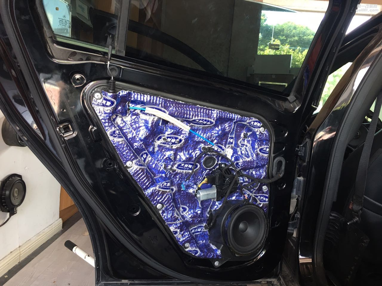 汕頭哪里汽車隔音施工最專業(yè)奔馳A180全車大能隔音汕頭市星悅汽車音響改裝解決車內噪音路噪胎噪問題