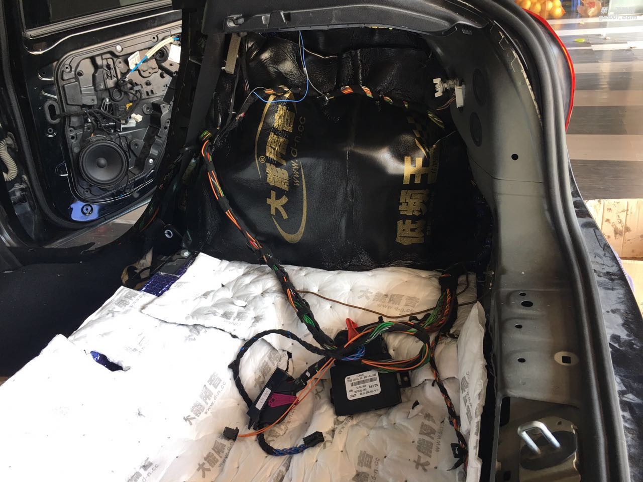 汕頭哪里汽車隔音施工最專業(yè)奔馳A180全車大能隔音汕頭市星悅汽車音響改裝解決車內噪音路噪胎噪問題