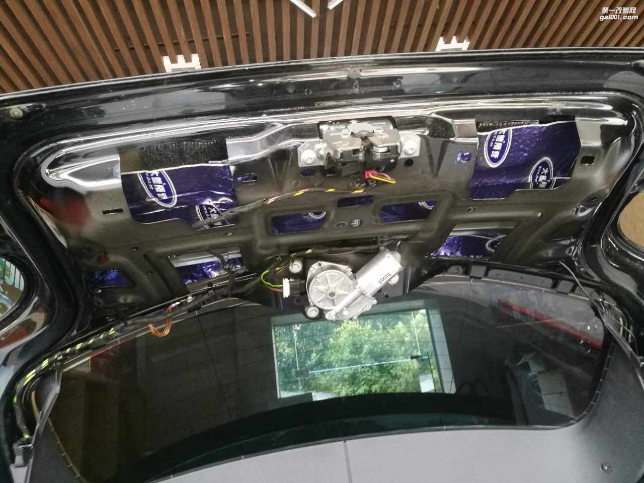 汕頭哪里汽車隔音施工最專業(yè)奔馳A180全車大能隔音汕頭市星悅汽車音響改裝解決車內噪音路噪胎噪問題