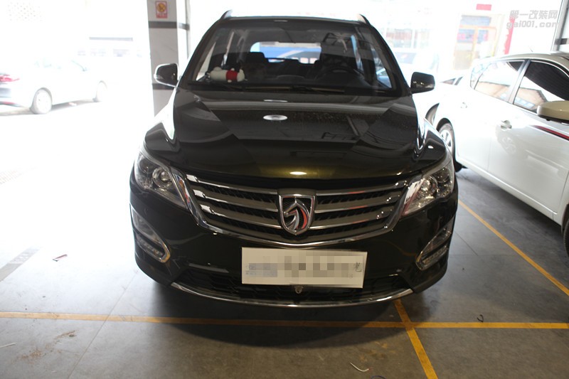 振翔車燈升級，廣西專業(yè)改燈改裝，寶駿560改透鏡