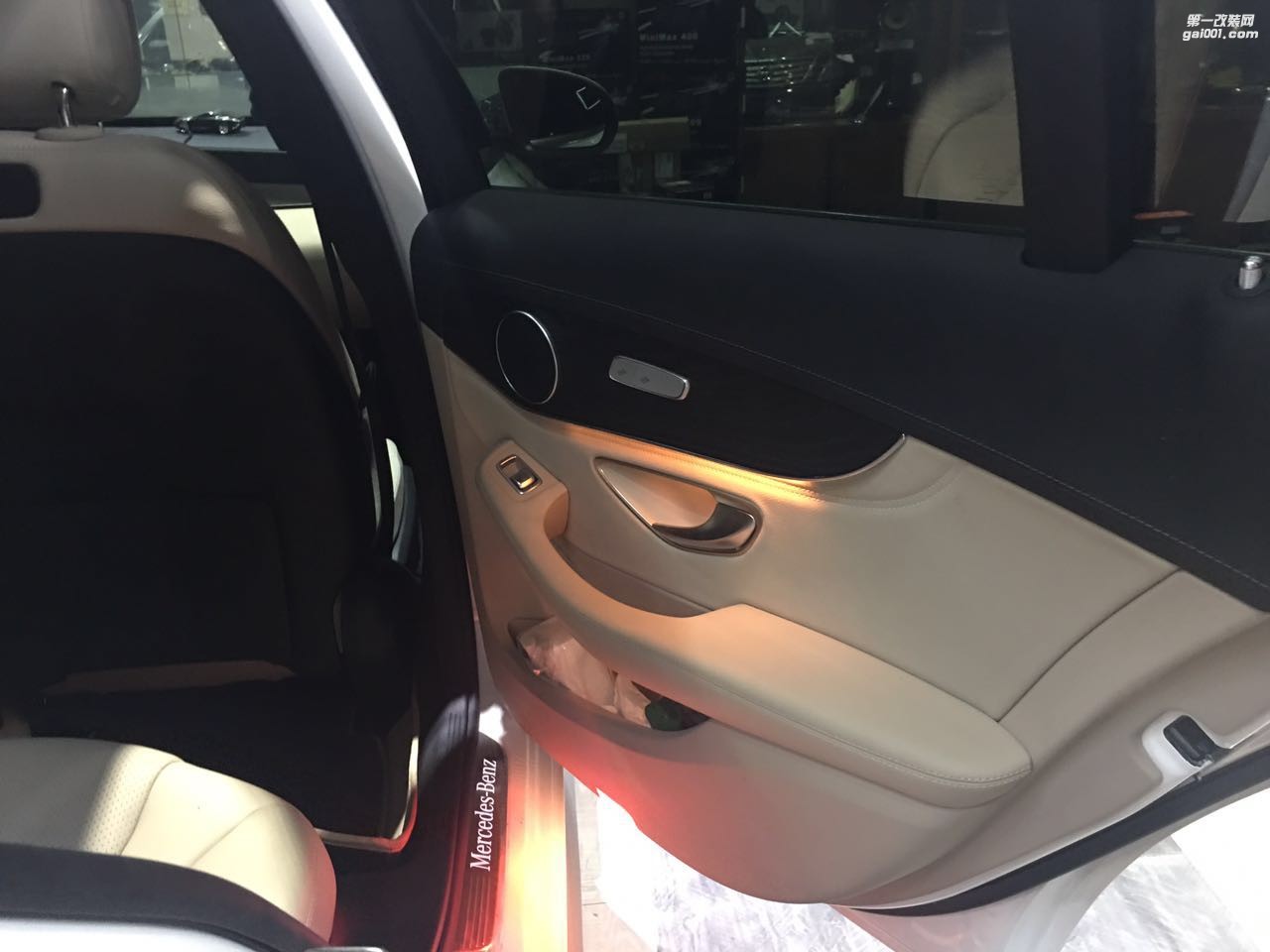 汕頭哪里汽車音響改裝施工最專業(yè)奔馳C200L改裝音響系統(tǒng)意大利赫茲三分頻汕頭市星悅汽車音響改裝
