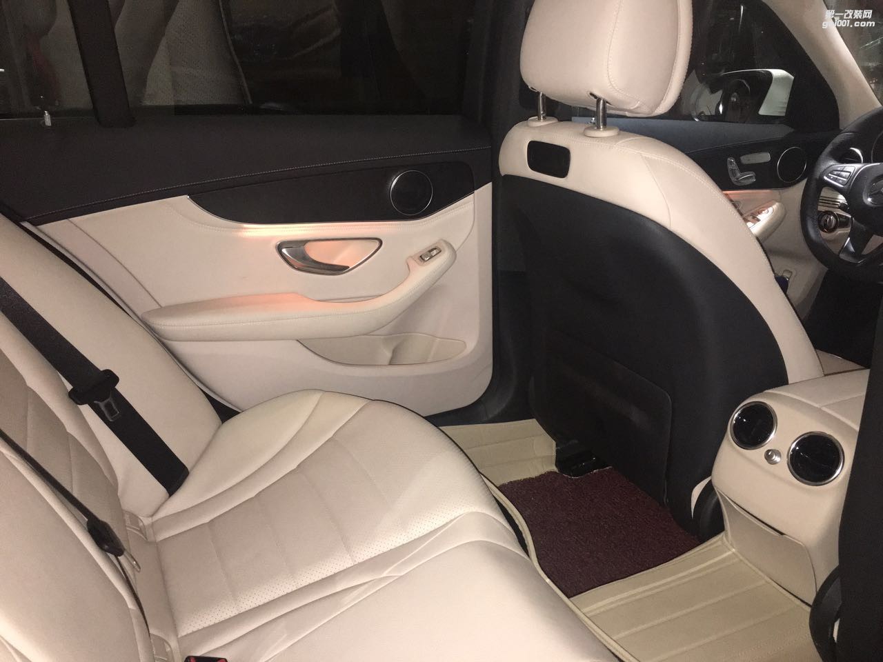 汕頭哪里汽車音響改裝施工最專業(yè)奔馳C200L改裝音響系統(tǒng)意大利赫茲三分頻汕頭市星悅汽車音響改裝
