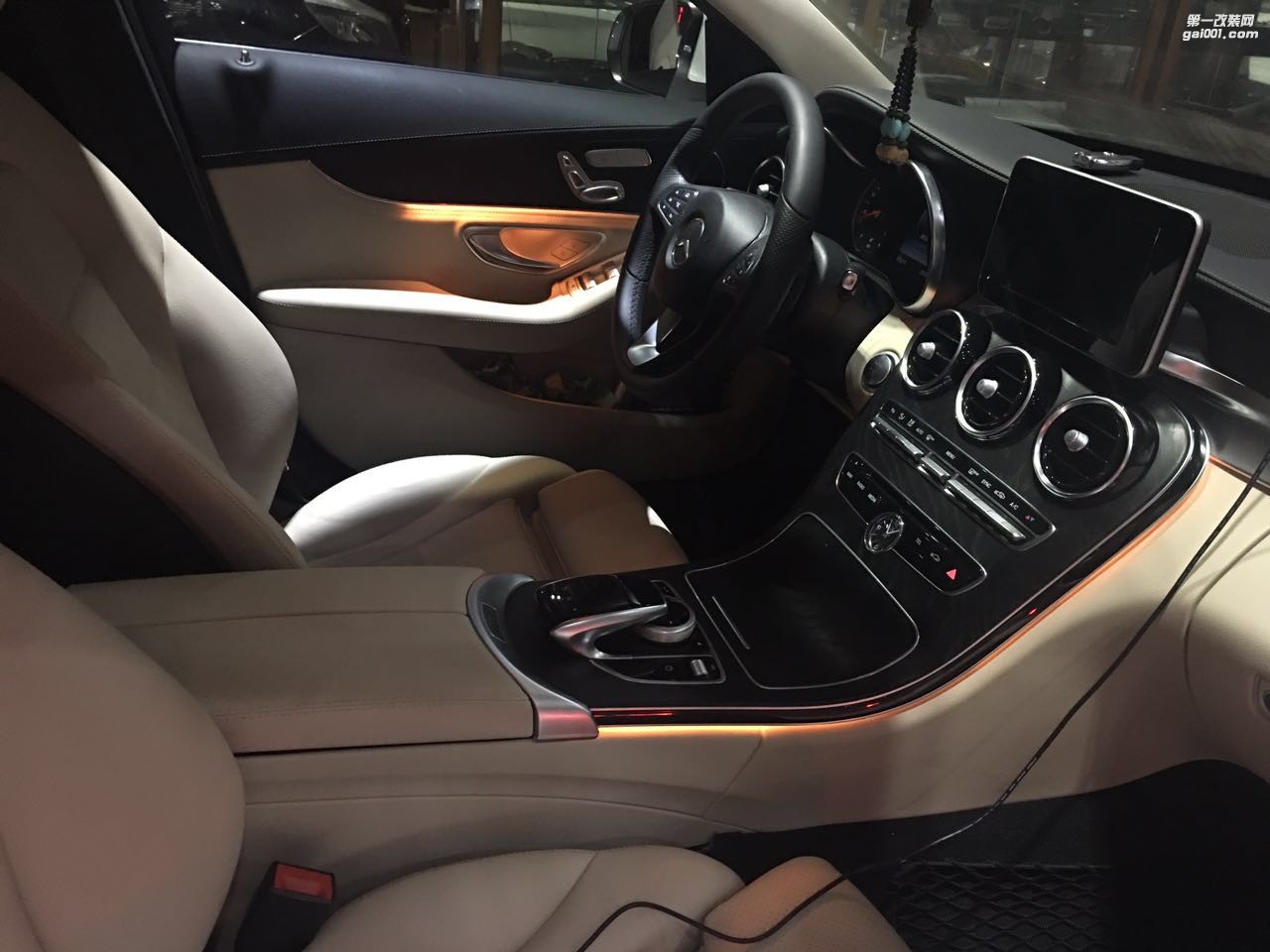 汕頭哪里汽車音響改裝施工最專業(yè)奔馳C200L改裝音響系統(tǒng)意大利赫茲三分頻汕頭市星悅汽車音響改裝