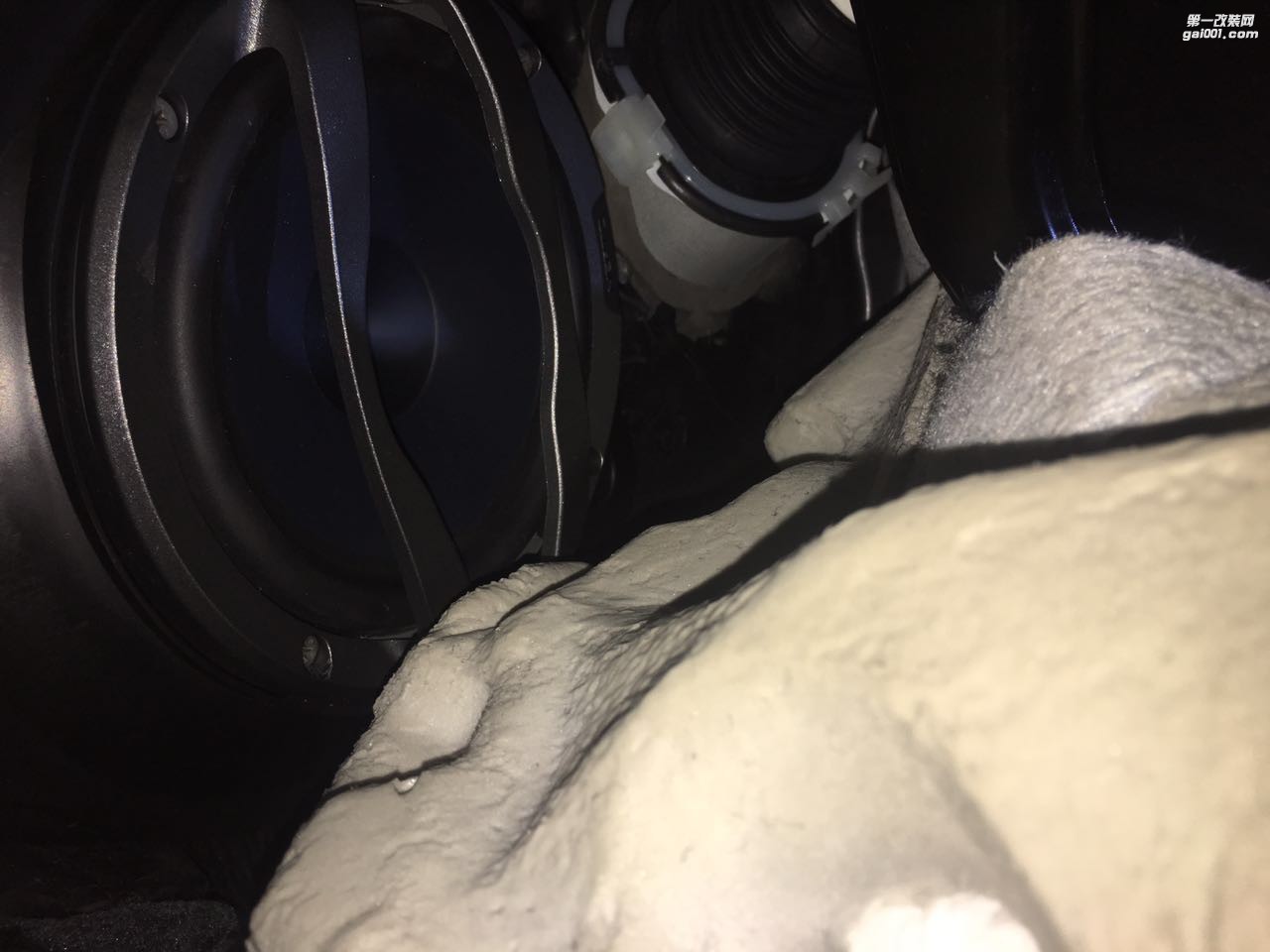 汕頭哪里汽車音響改裝施工最專業(yè)奔馳C200L改裝音響系統(tǒng)意大利赫茲三分頻汕頭市星悅汽車音響改裝