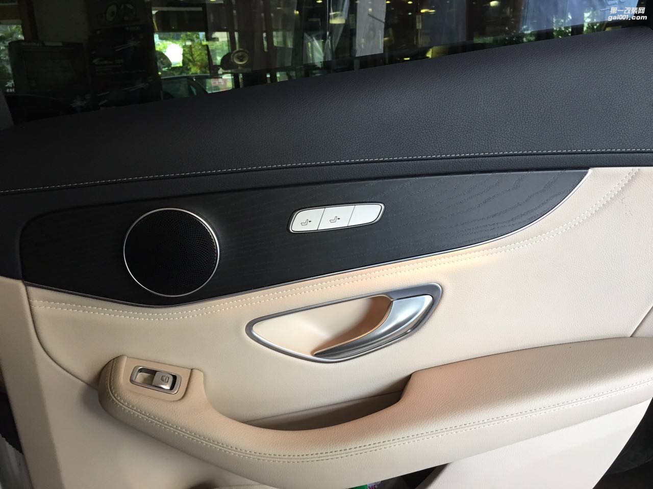 汕頭哪里汽車音響改裝施工最專業(yè)奔馳C200L改裝音響系統(tǒng)意大利赫茲三分頻汕頭市星悅汽車音響改裝