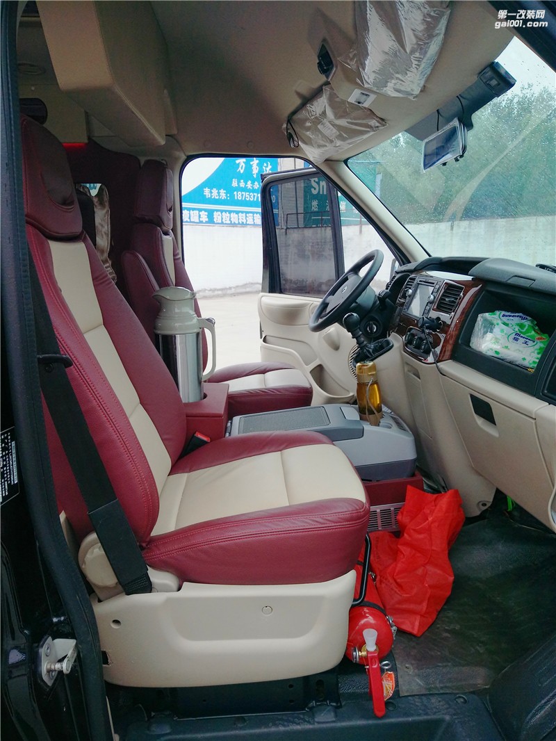 福特九座商務(wù)車內(nèi)飾改裝