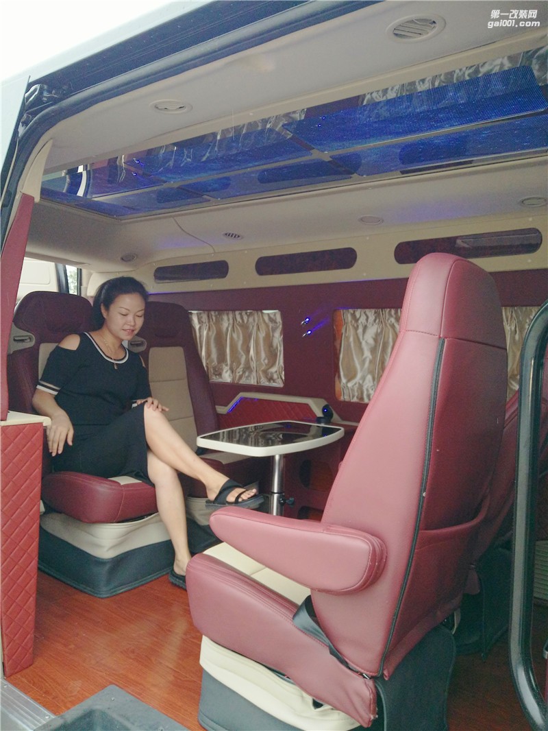 福特九座商務(wù)車內(nèi)飾改裝