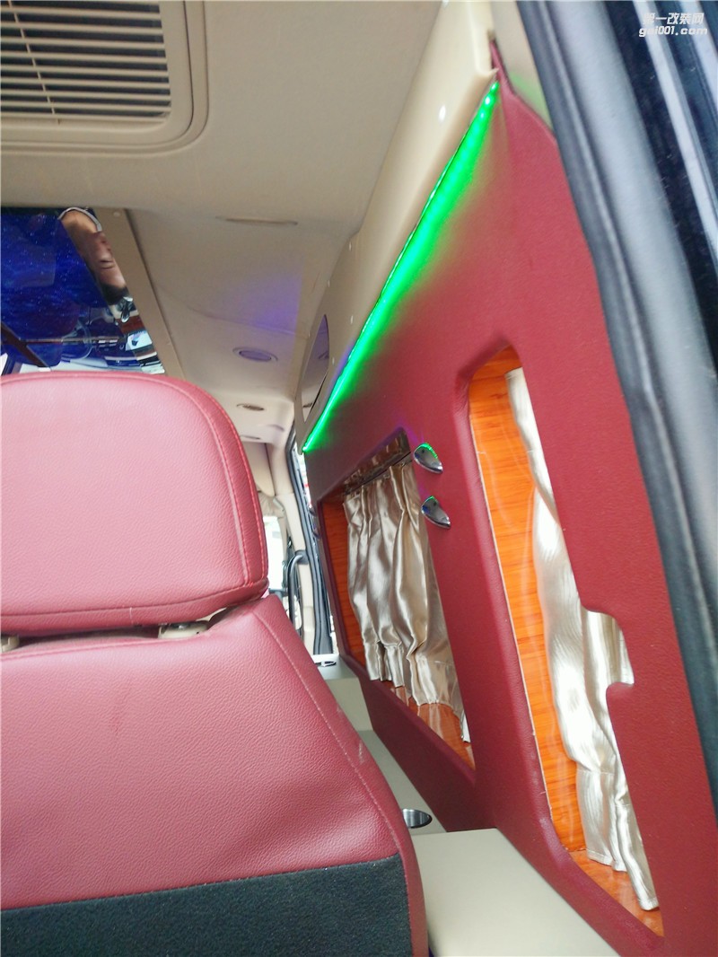 福特九座商務(wù)車內(nèi)飾改裝