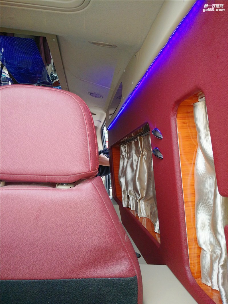 福特九座商務(wù)車內(nèi)飾改裝