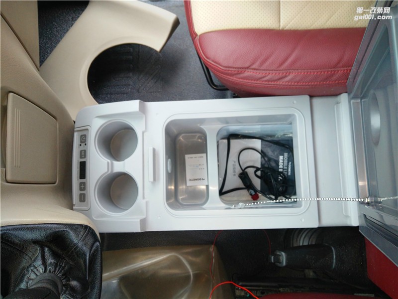 福特九座商務(wù)車內(nèi)飾改裝