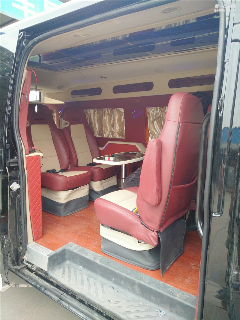 福特九座商務(wù)車內(nèi)飾改裝