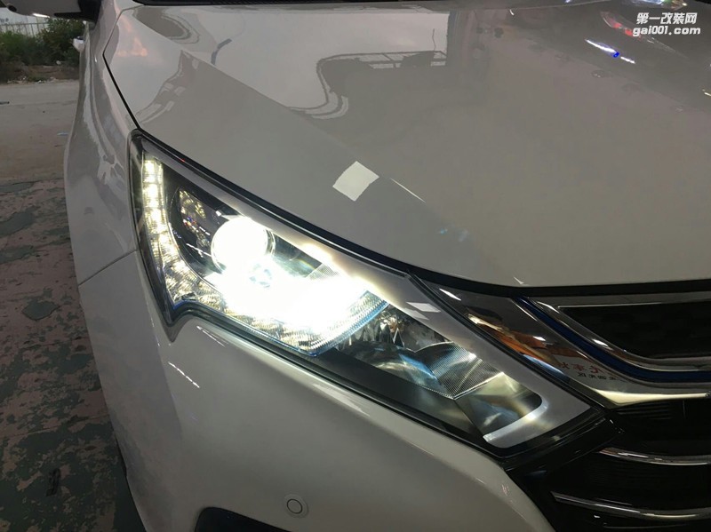 廣州專業(yè)改燈 比亞迪秦大燈升級(jí)海拉5雙光透鏡-案例分享