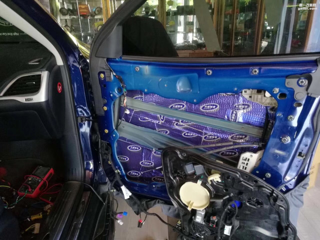 吉普自由光全車(chē)隔音擊敗噪聲從大能隔音開(kāi)始擊敗車(chē)內(nèi)所有噪聲汕頭市星悅汽車(chē)音響改裝美國(guó)CDT