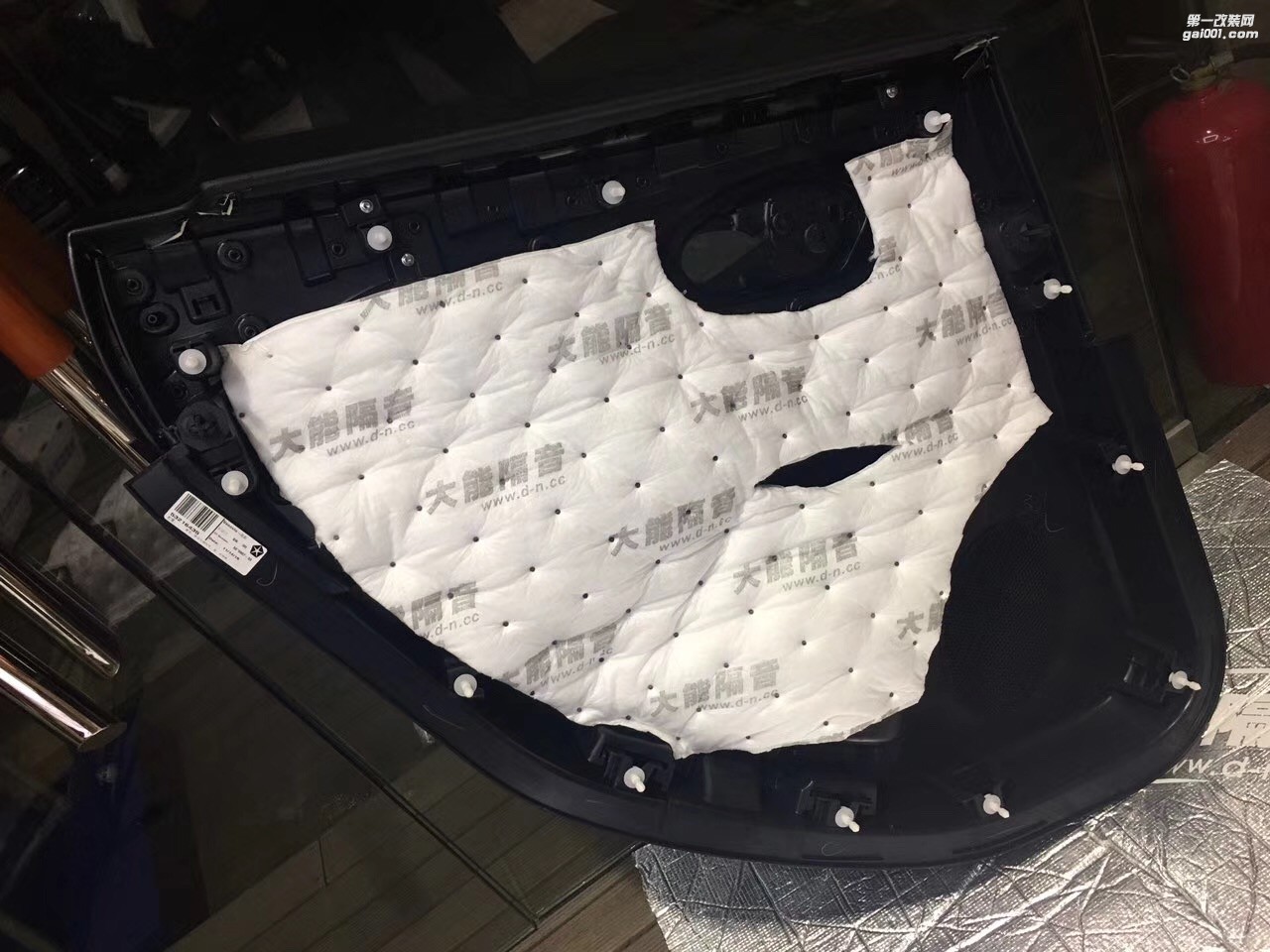 吉普自由光全車(chē)隔音擊敗噪聲從大能隔音開(kāi)始擊敗車(chē)內(nèi)所有噪聲汕頭市星悅汽車(chē)音響改裝美國(guó)CDT