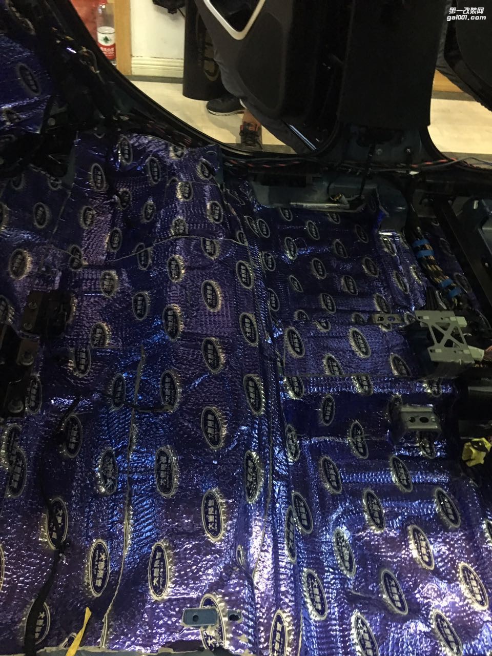 吉普自由光全車(chē)隔音擊敗噪聲從大能隔音開(kāi)始擊敗車(chē)內(nèi)所有噪聲汕頭市星悅汽車(chē)音響改裝美國(guó)CDT