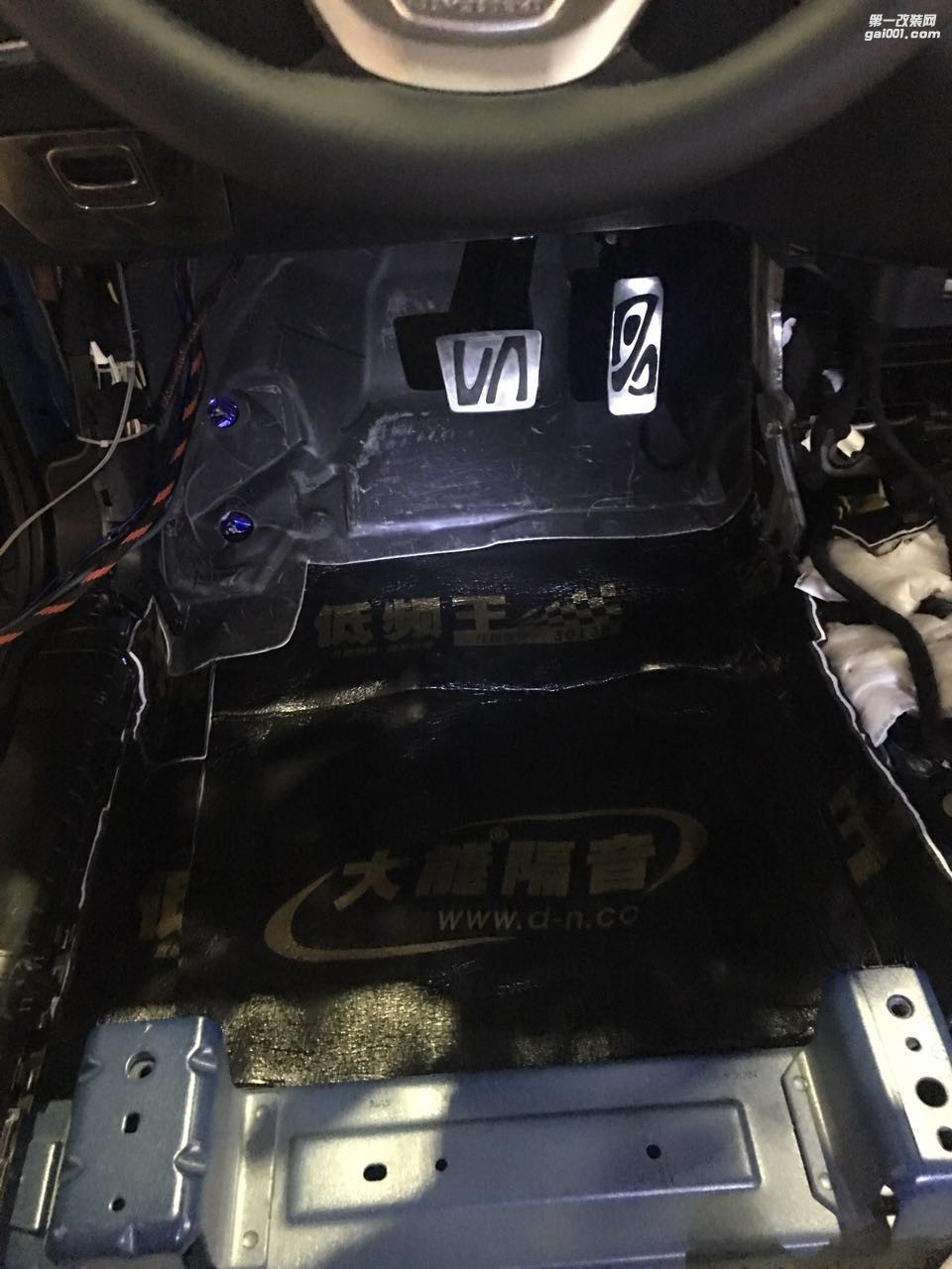 吉普自由光全車(chē)隔音擊敗噪聲從大能隔音開(kāi)始擊敗車(chē)內(nèi)所有噪聲汕頭市星悅汽車(chē)音響改裝美國(guó)CDT