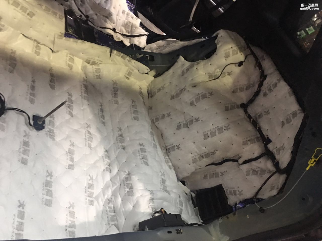 吉普自由光全車(chē)隔音擊敗噪聲從大能隔音開(kāi)始擊敗車(chē)內(nèi)所有噪聲汕頭市星悅汽車(chē)音響改裝美國(guó)CDT