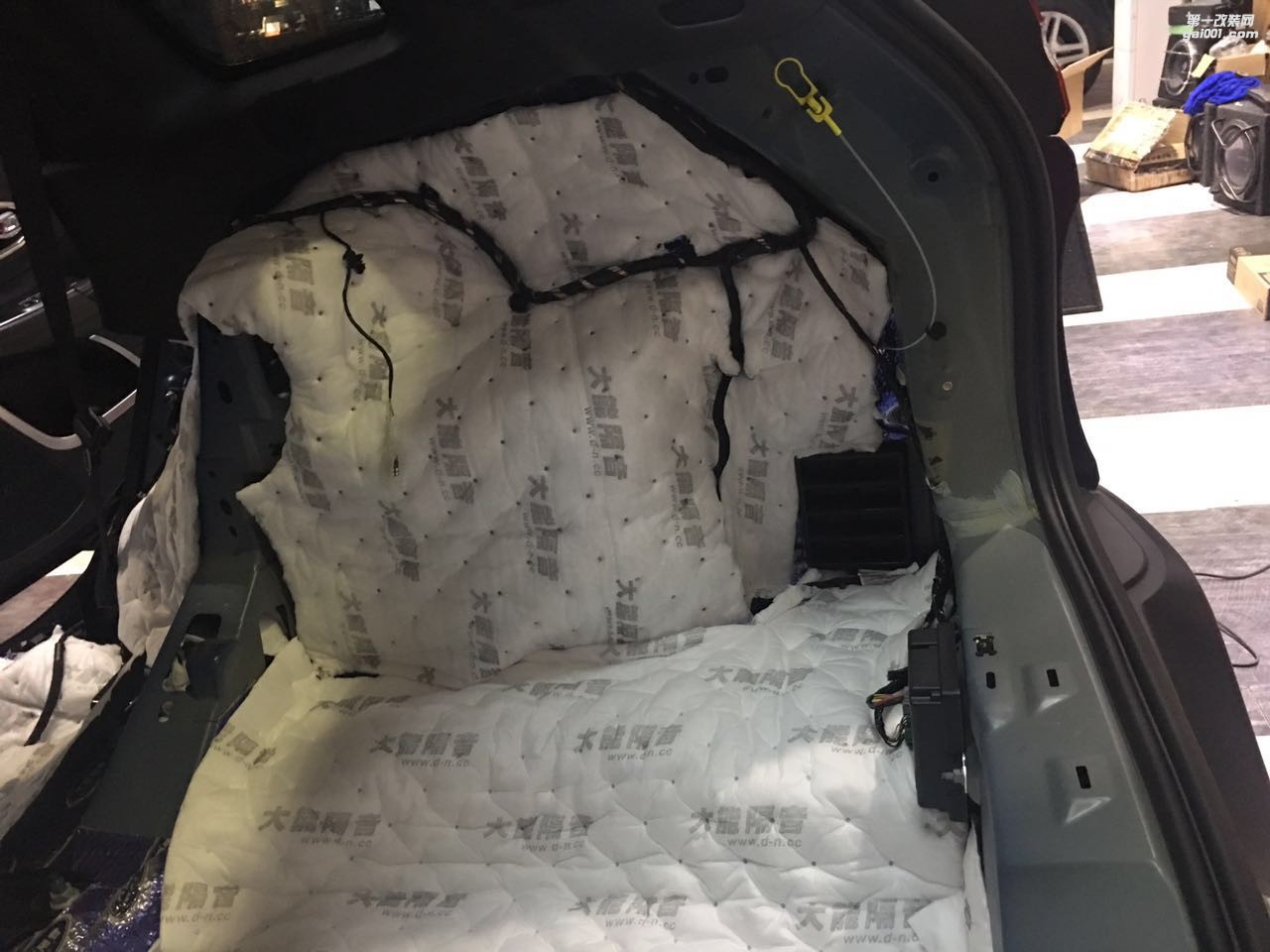 吉普自由光全車(chē)隔音擊敗噪聲從大能隔音開(kāi)始擊敗車(chē)內(nèi)所有噪聲汕頭市星悅汽車(chē)音響改裝美國(guó)CDT