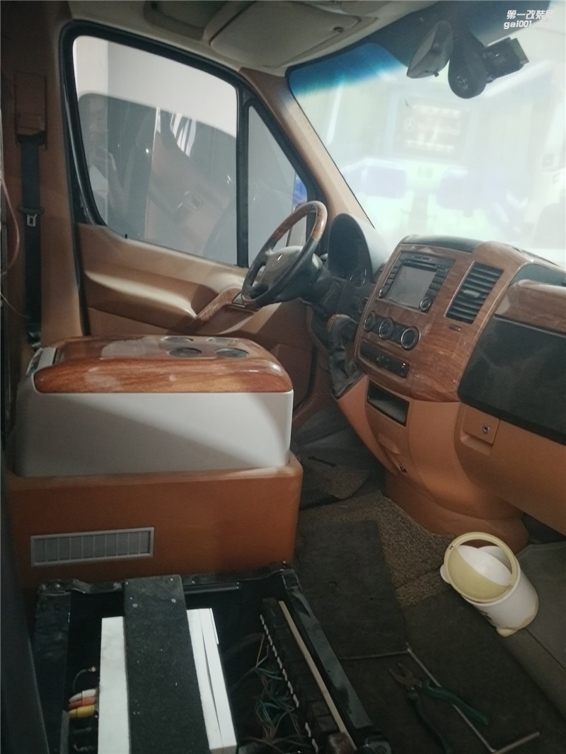 奔馳凌特內飾改裝--西安漢楓房車