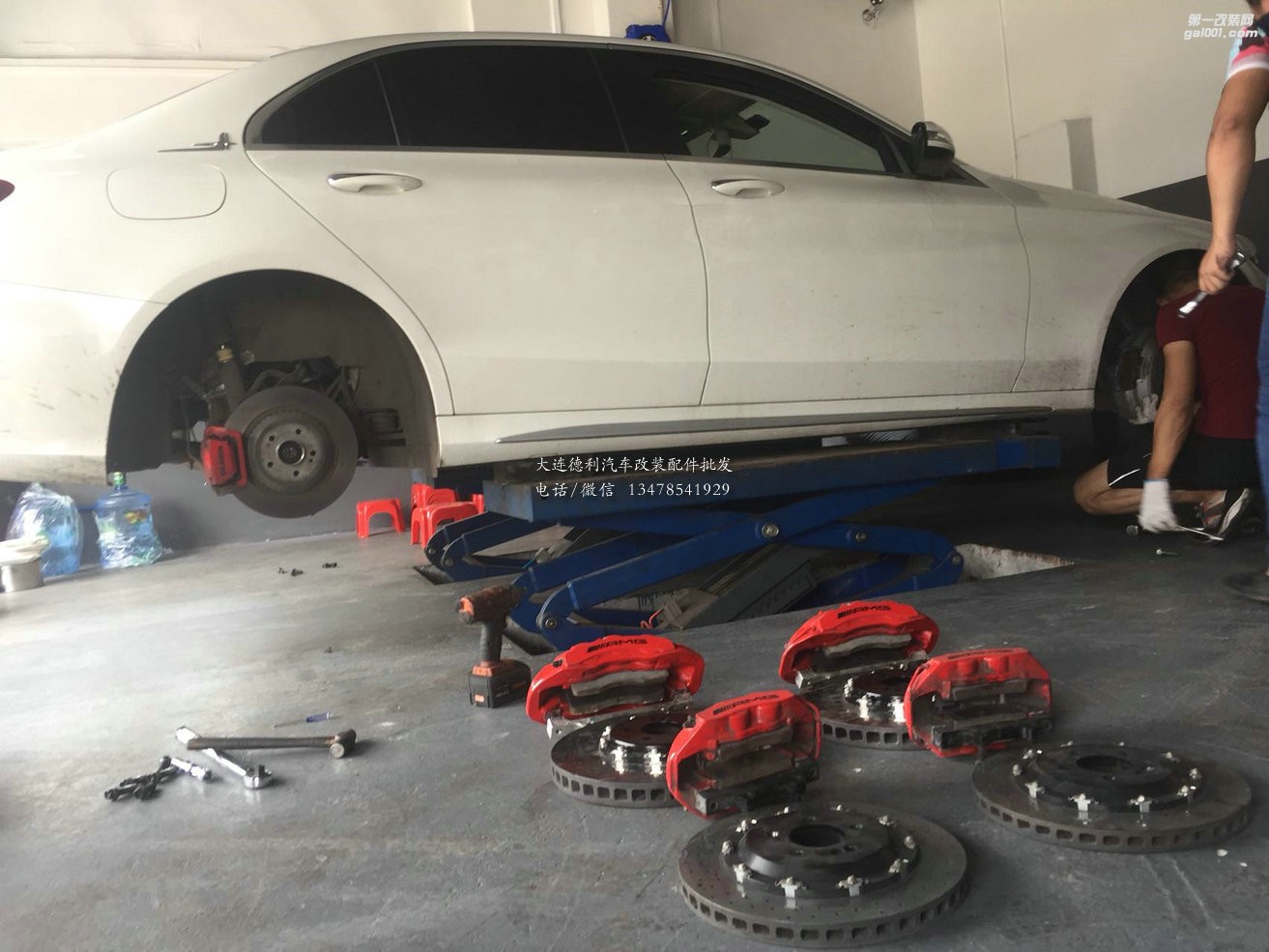 奔馳C200，AMG前六后四陶瓷剎車，托馬斯進(jìn)氣，RES閥門排氣，LT氣動(dòng)避震，安裝完畢