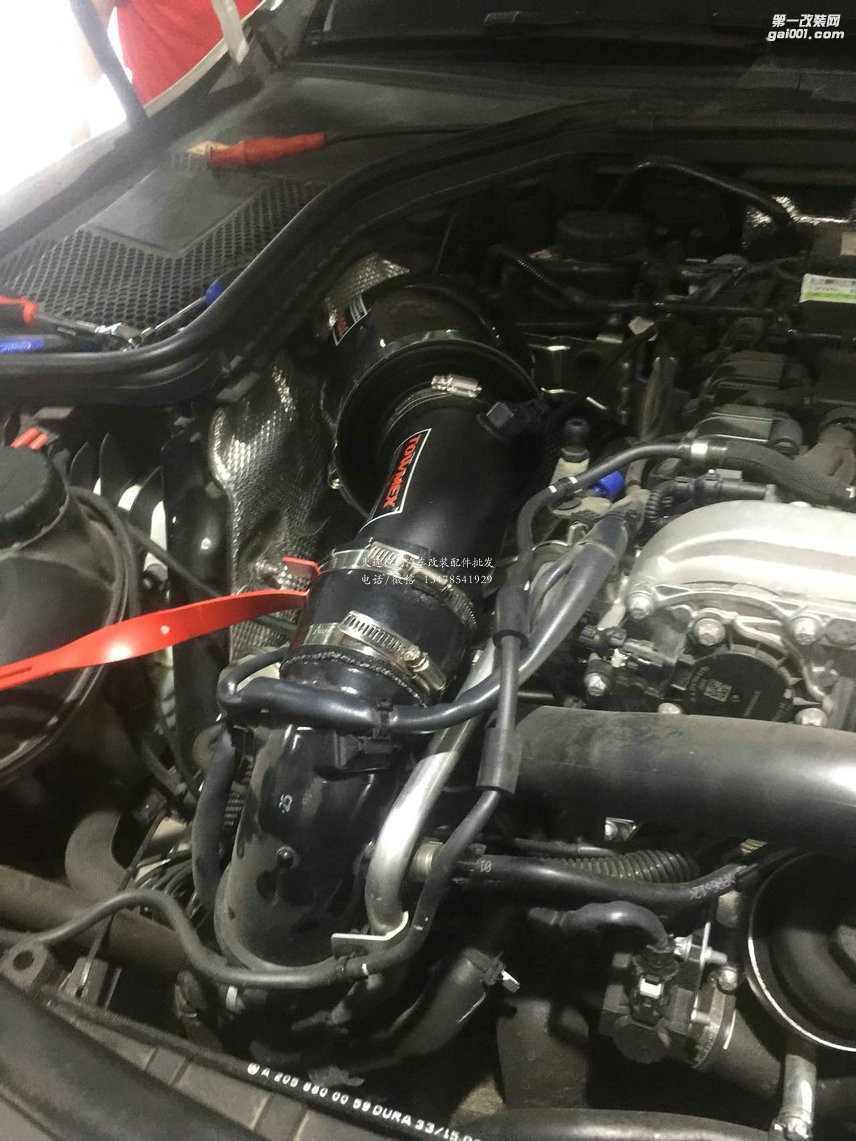 奔馳C200，AMG前六后四陶瓷剎車，托馬斯進(jìn)氣，RES閥門排氣，LT氣動(dòng)避震，安裝完畢