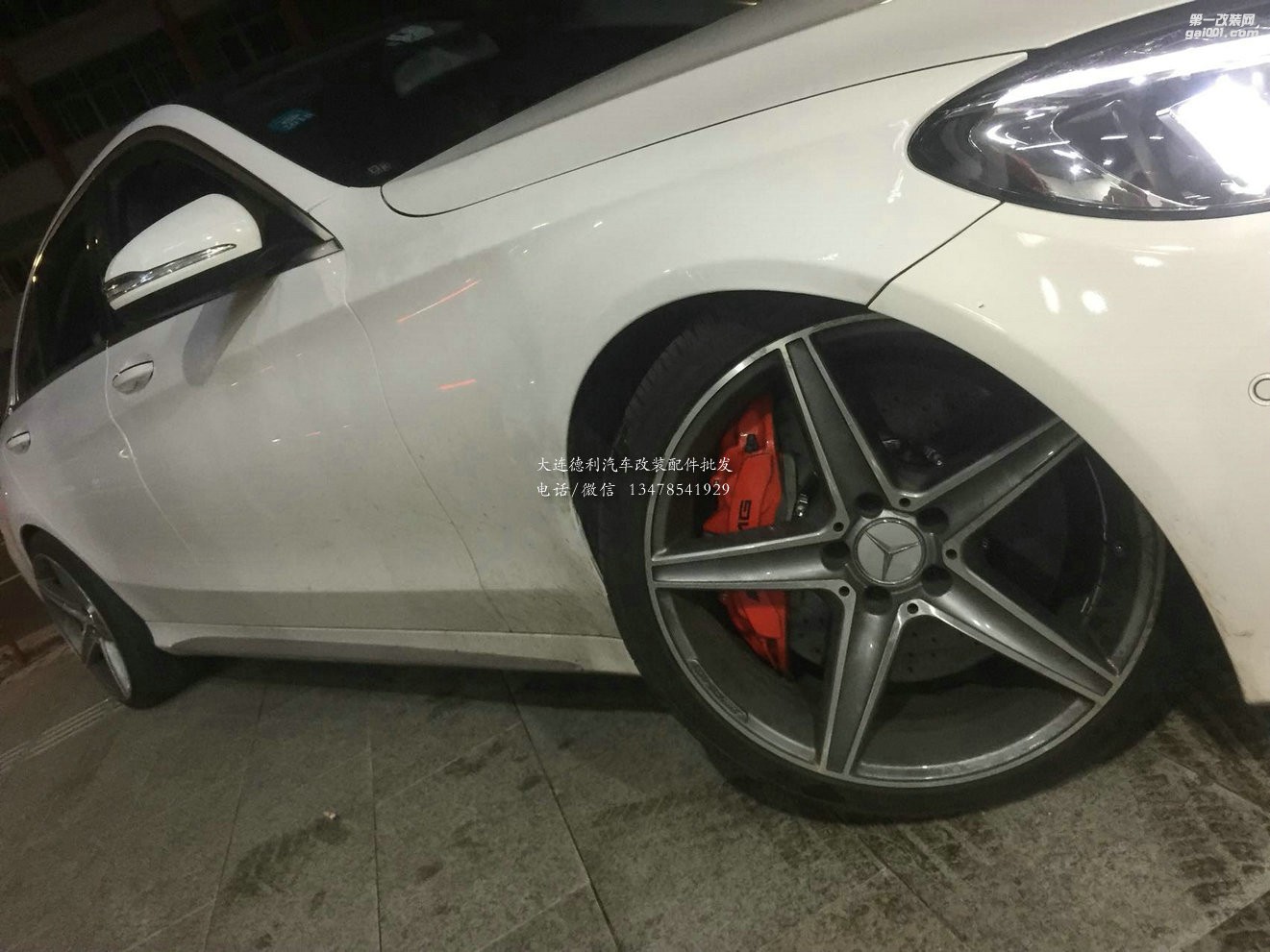 奔馳C200，AMG前六后四陶瓷剎車，托馬斯進(jìn)氣，RES閥門排氣，LT氣動(dòng)避震，安裝完畢