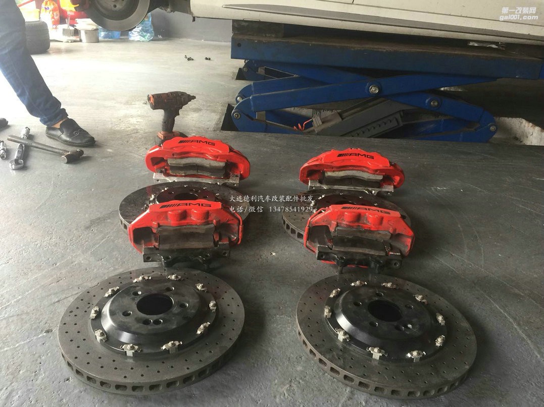 奔馳C200，AMG前六后四陶瓷剎車，托馬斯進(jìn)氣，RES閥門排氣，LT氣動(dòng)避震，安裝完畢