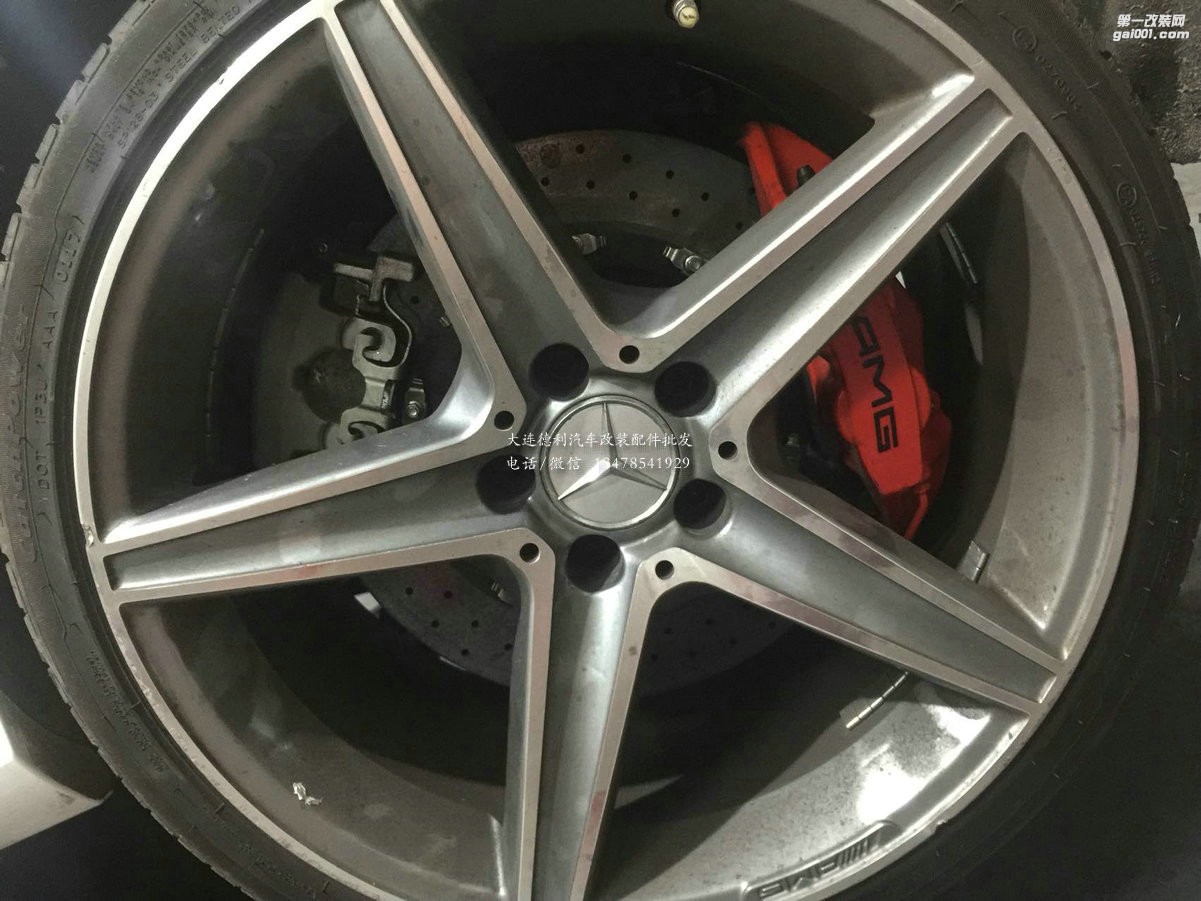 奔馳C200，AMG前六后四陶瓷剎車，托馬斯進(jìn)氣，RES閥門排氣，LT氣動(dòng)避震，安裝完畢